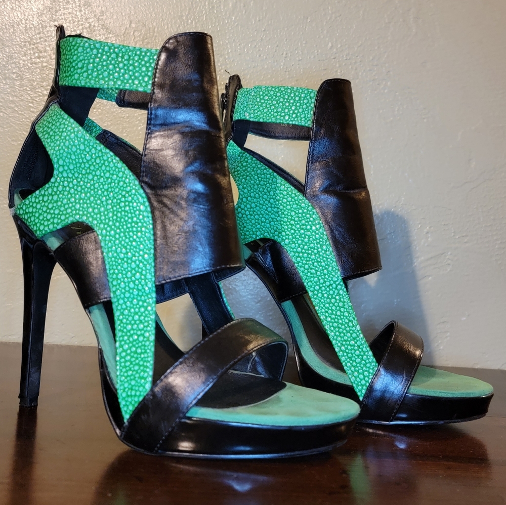 Camele black and green heel